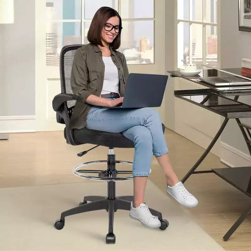 Chaise de bureau haute en maille, chaise de dessinateur, chaise d'ordinateur avec support lombaire, hauteur réglable, fonction pivotante et repose-pieds noir