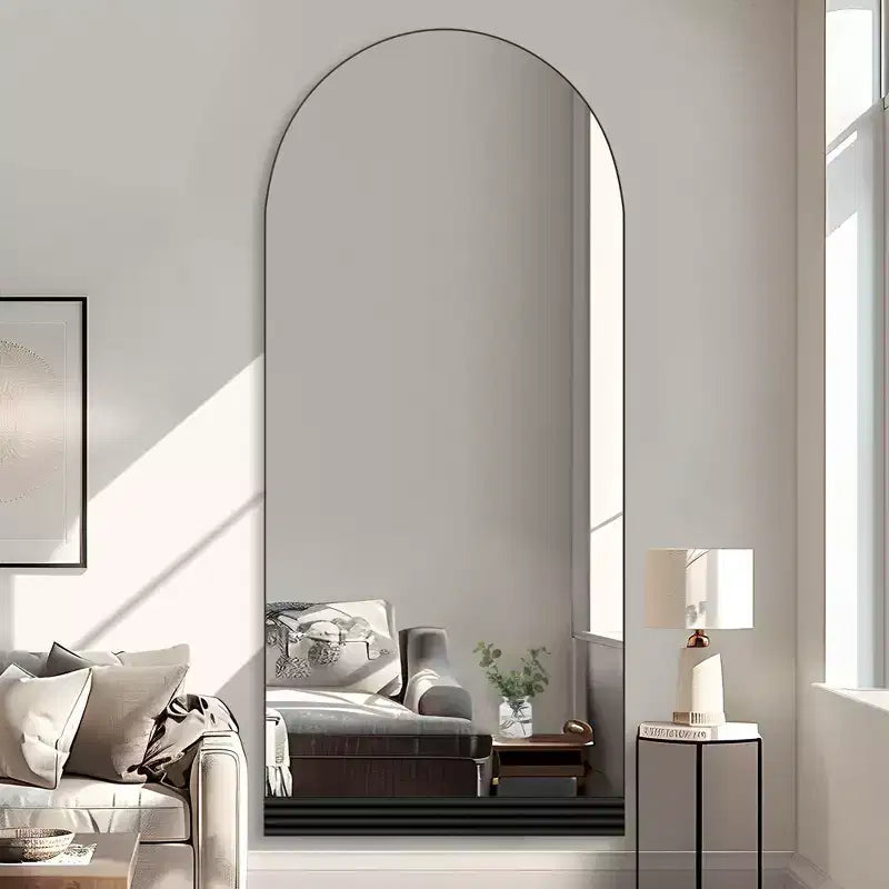 Miroir mural arqué pleine longueur de 31 po l. x 71 po H avec cadre en bois et base en bois rayé de couleur marron