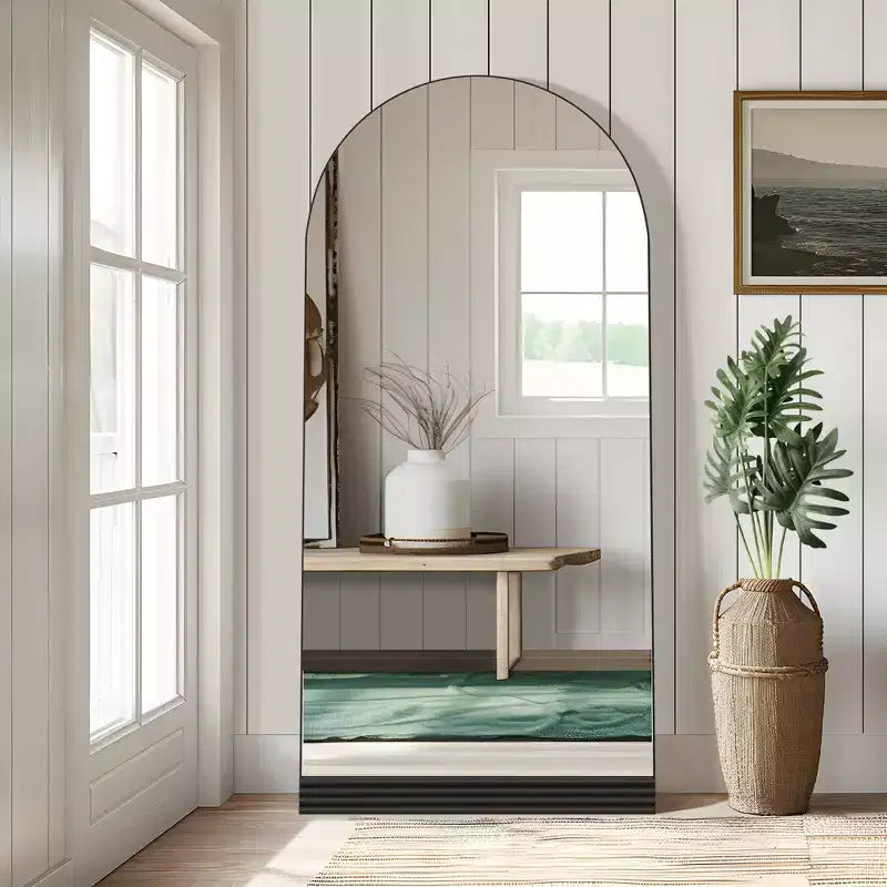 Miroir mural arqué pleine longueur de 31 po l. x 71 po H avec cadre en bois et base en bois rayé de couleur marron