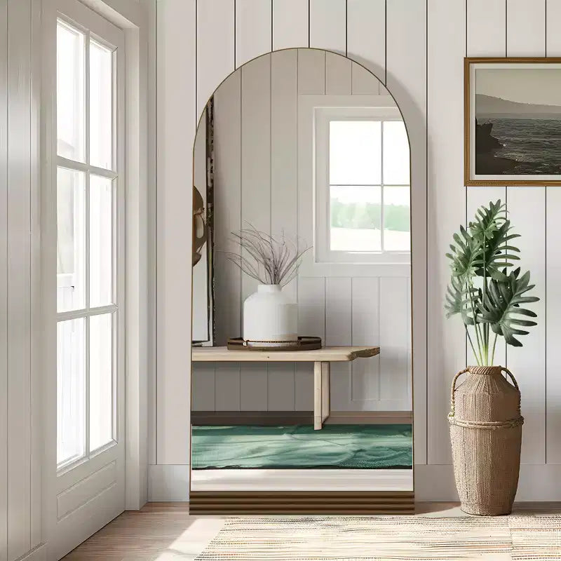 Miroir mural arqué pleine longueur de 31 po l. x 71 po H avec cadre en bois et base en bois rayé de couleur marron
