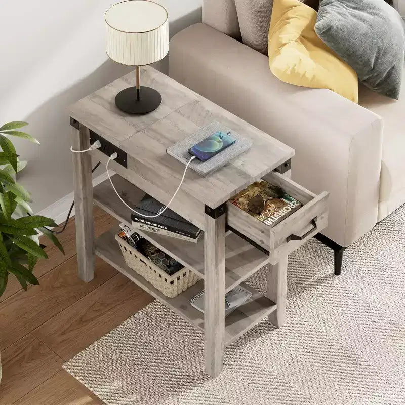 Table d'appoint avec station de recharge, table d'appoint étroite à 3 niveaux avec tiroir et rangement, table d'appoint en bois pour salon, chambre, bureau