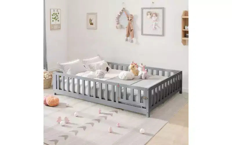 Lit plateforme complet pour enfants avec barrière de sécurité et portes ouvrantes, Cadre de lit au sol, Lit pour tout-petits en bois multi-usage