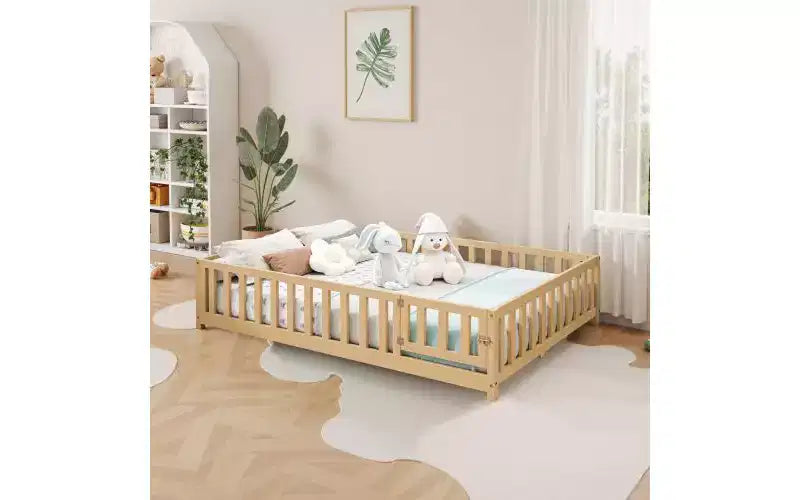 Lit plateforme complet pour enfants avec barrière de sécurité et portes ouvrantes, Cadre de lit au sol, Lit pour tout-petits en bois multi-usage