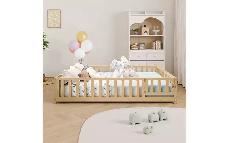 Lit plateforme complet pour enfants avec barrière de sécurité et portes ouvrantes, Cadre de lit au sol, Lit pour tout-petits en bois multi-usage