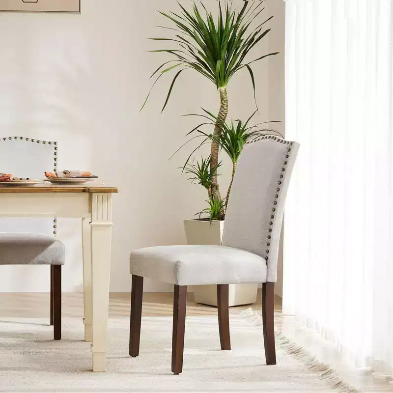 Lot de 2 chaises de salle à manger modernes sans accoudoirs avec revêtement en tissu, bordure cloutée et pieds en bois