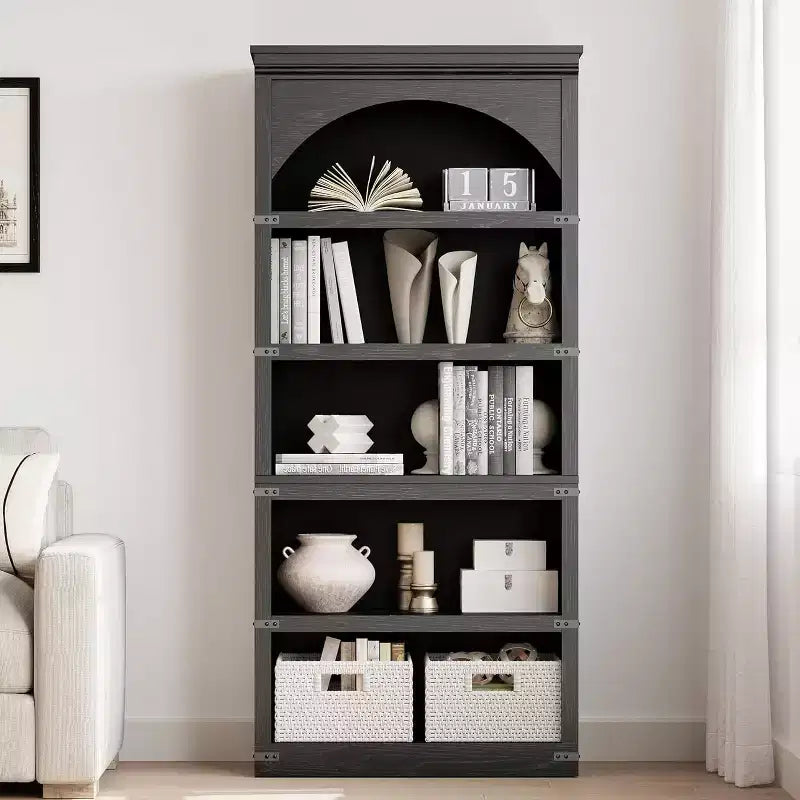 Bibliothèque de rangement arquée à 5 étagères, aspect bois rustique avec protections d'angle en métal pour salon, bureau
