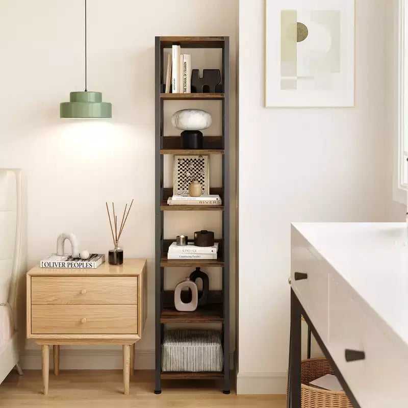Étagère étroite à 7 niveaux pour livres, bibelots et autres objets décoratifs, avec cadre en métal au style rustique, idéale pour la chambre, le salon ou le bureau.
