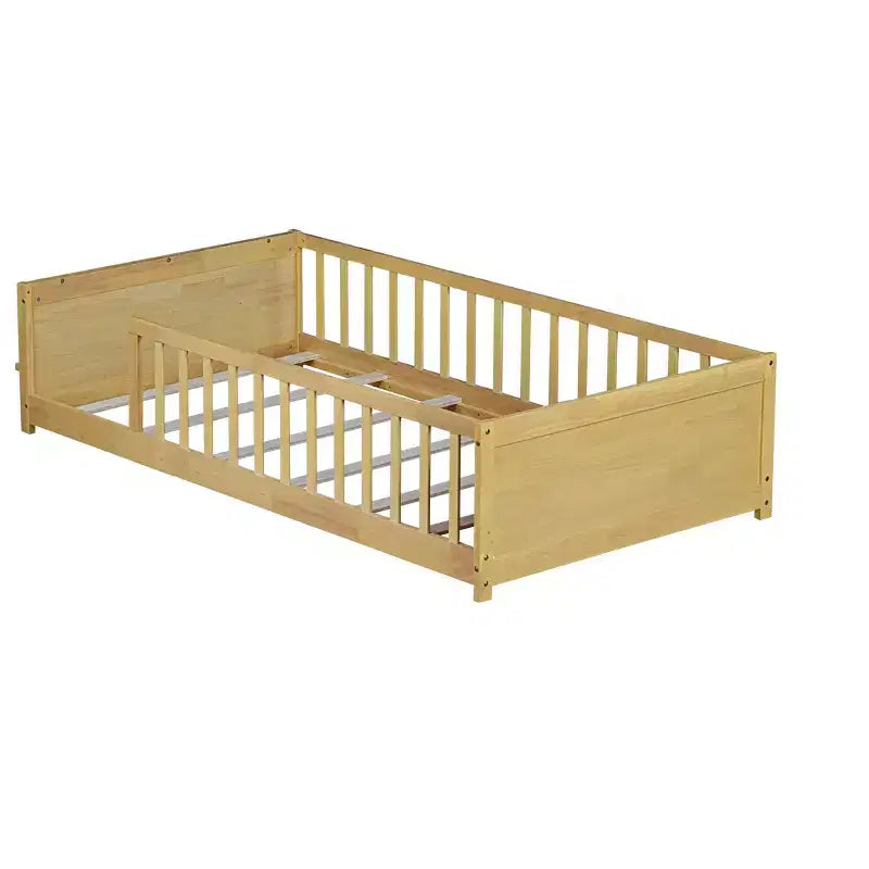 Lit double plateforme avec étagère intégrée, barrières de sécurité et cadre en bois robuste, design compact pour chambre d'enfant