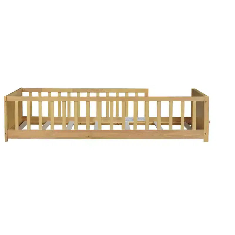 Lit double plateforme avec étagère intégrée, barrières de sécurité et cadre en bois robuste, design compact pour chambre d'enfant