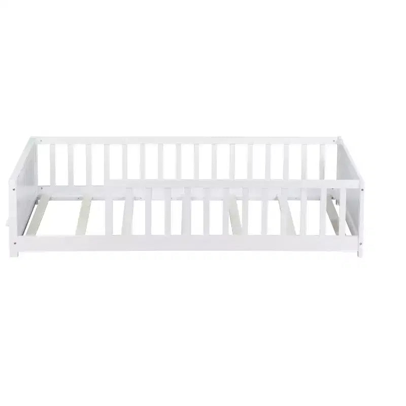 Lit double plateforme avec étagère intégrée, barrières de sécurité et cadre en bois robuste, design compact pour chambre d'enfant