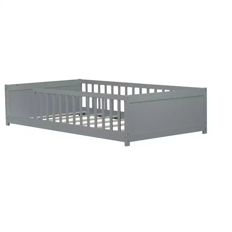 Lit double plateforme avec étagère intégrée, barrières de sécurité et cadre en bois robuste, design compact pour chambre d'enfant